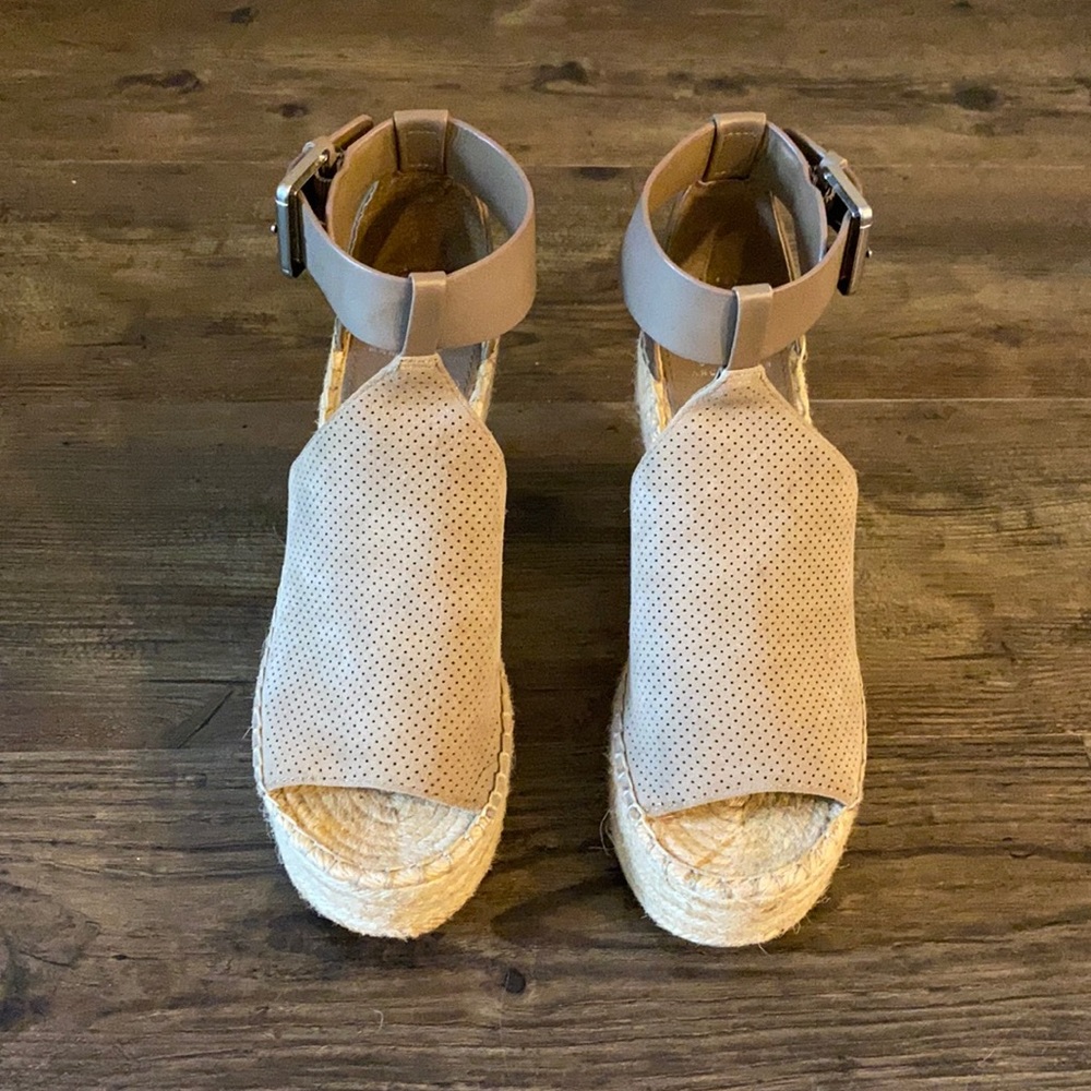 EUC Marc Fisher Annie Perforated Espadrille Wedge